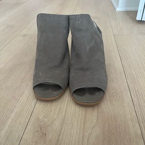 1.State leather block heel sandals